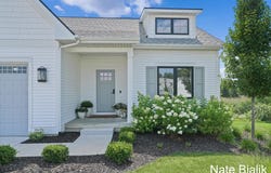 730 Stonebriar Circle, Grandville, MI 49418