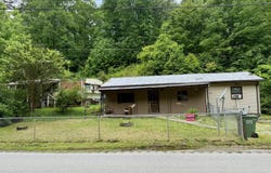 3219 HWY 52 East, Beattyville, KY 41311