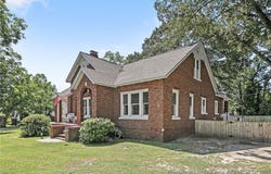 115 W Prospect Avenue, Raeford, NC 28376