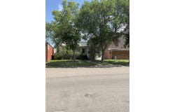 215 S Kendrick Ave, Glendive, MT 59330