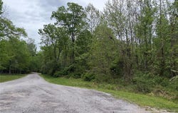 11 Choctaw Dr, Carbondale, IL 62901