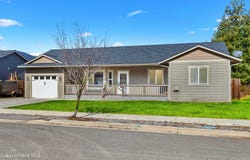 302 Ashlin Ct, Sandpoint, ID 83864