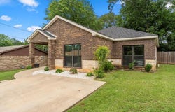803 E 9th Street, Mount Pleasant, TX 75455