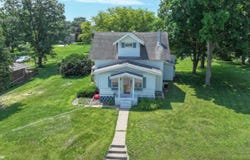 610 7th Ave, Ackley, IA 50601