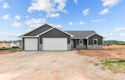 W5809 ROUNDSTONE Place, MENASHA, WI 54952
