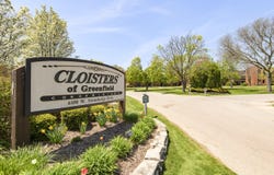 6100 W Stonehedge Dr, Greenfield, WI 53220