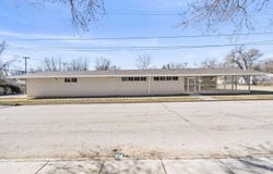 1464 E Commercial Street, Springfield, MO 65803