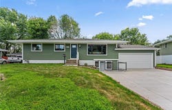6113 Scott Avenue N, Brooklyn Center, MN 55429