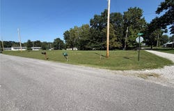 Pine, Montgomery City, MO 63361
