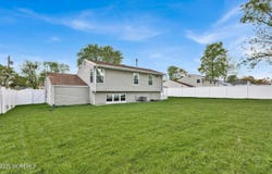 14 Fairview Lane, Hazlet, NJ 07730