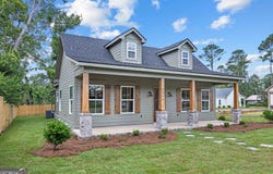 2204 N Oak, Valdosta, GA 31602
