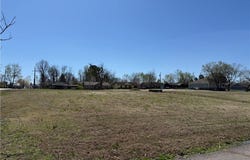 4 W Houston ST, Lavaca, AR 72941