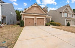 1053 Shadow Glen Drive, Fairburn, GA 30213