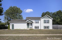 3504 Oak Valley Avenue SW, Wyoming, MI 49519