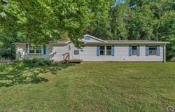 2740 NE Happy Hollow RD, Topeka, KS 66617