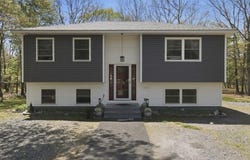 208 Depue Circle, Bushkill, PA 18324