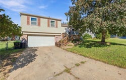 16108 E 32nd Street S, Independence, MO 64055