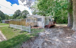 204 Pinewood Avenue, Elizabeth City, NC 27909