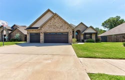 11132 Fairways Avenue, Yukon, OK 73099