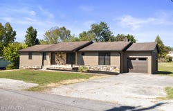130 3rd St, Rockwood, TN 37854