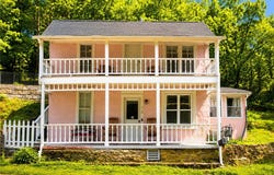 216 N Main Street, Eureka Springs, AR 72632