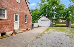 421 W College Street, Aurora, MO 65605
