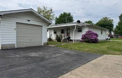 1102 S willow Dr, Robinson, IL 62454