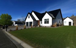 211 Georgetown Dr, Glendive, MT 59330