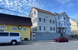 208 Snell St, Fall River, MA 02721