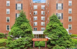 7 4th Street, Stamford, CT 06905