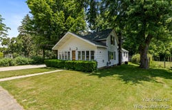 170 S Grant Street NE, Cedar Springs, MI 49319