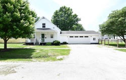 405 N VINE Street, Nokomis, IL 62075
