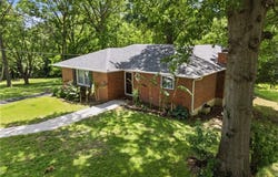 7 Country Club Terrace, Lexington, MO 64067