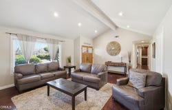 310 Foxglove Place, Oxnard, CA 93036