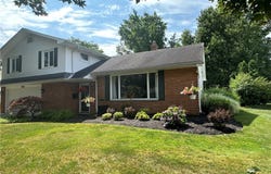 2034 Aldersgate Drive, Lyndhurst, OH 44124