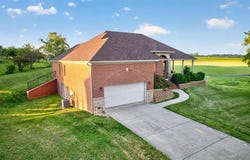 1735 Sterling Valley Dr, Owensboro, KY 42303