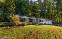 1740 VALLEY GREEN Road, ETTERS, PA 17319