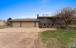 47996 280th St, Canton, SD 57013