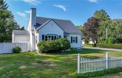 76 Forsythia Lane, Cranston, RI 02921