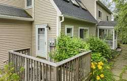 5 Hillside Place, Boothbay, ME 04537