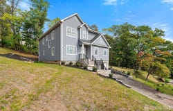 518 Cardinal Lane, Green Brook, NJ 08812