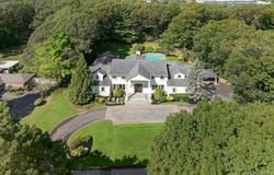 182 Yukon Drive, Woodbury, NY 11797