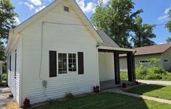 305 S ADAMS Street, Athens, IL 62613