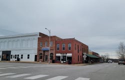 100 E Commercial Street, Buffalo, MO 65622