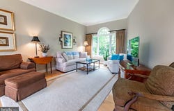 2 OAK CIRCLE, HANOVER, PA 17331