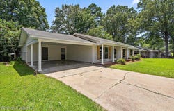 2355 Upper Drive, Pearl, MS 39208