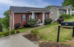 408 Evans Dr, Lexington, VA 24450