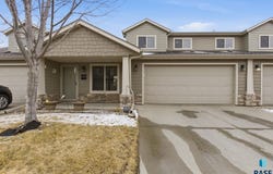 2907 E Fieldstone Pl, Sioux Falls, SD 57108