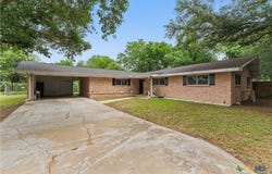 206 Live Oak Street, Gonzales, TX 78629