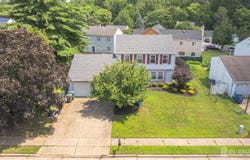 4 Daphne Court, Edison, NJ 08820